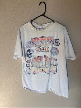 VTG 1999 Denver Broncos White Super Bowl Champions Graphic Tee by The Game